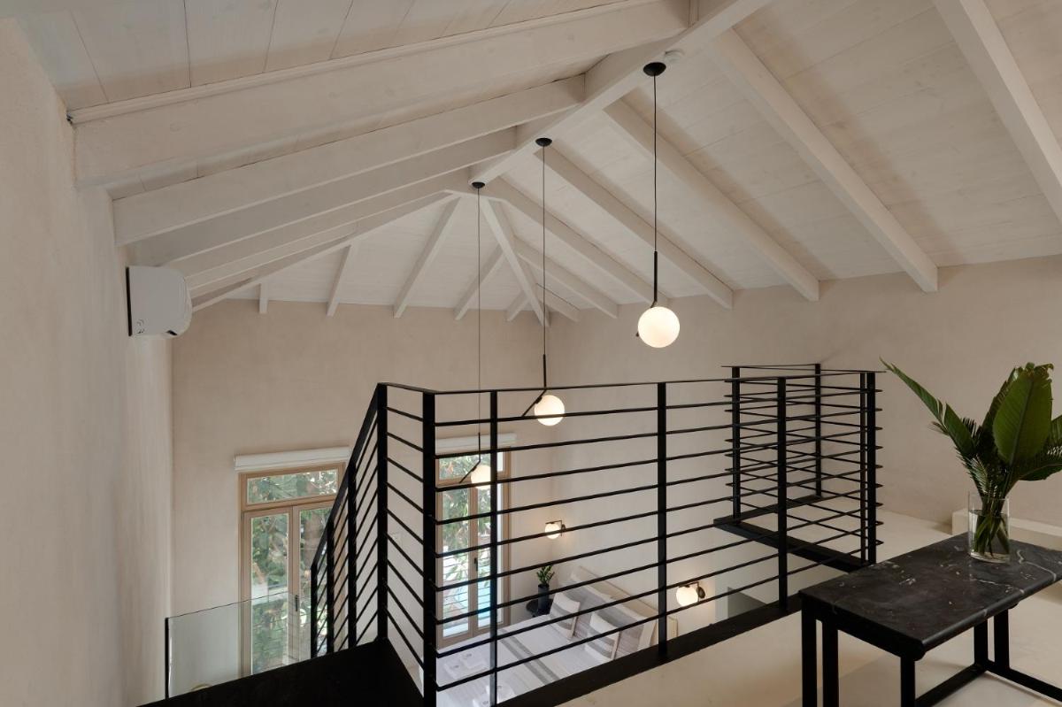 Sutor Chic Manor