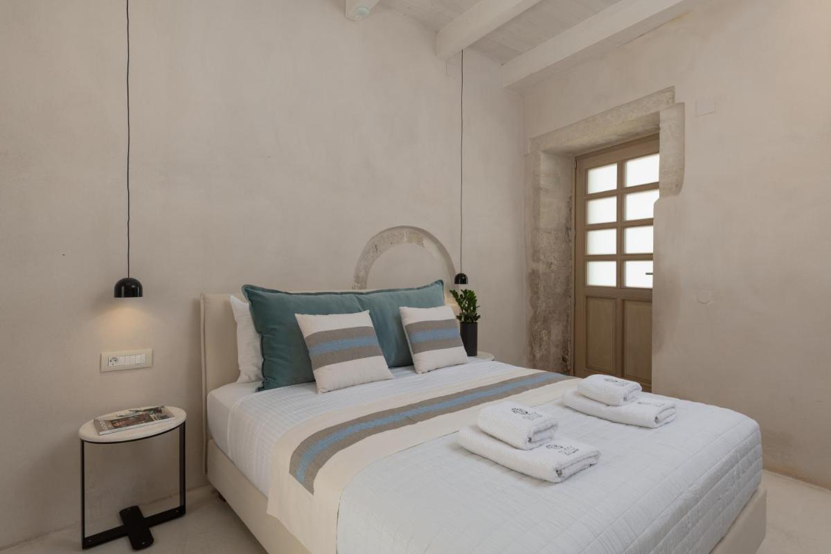 Sutor Chic Manor