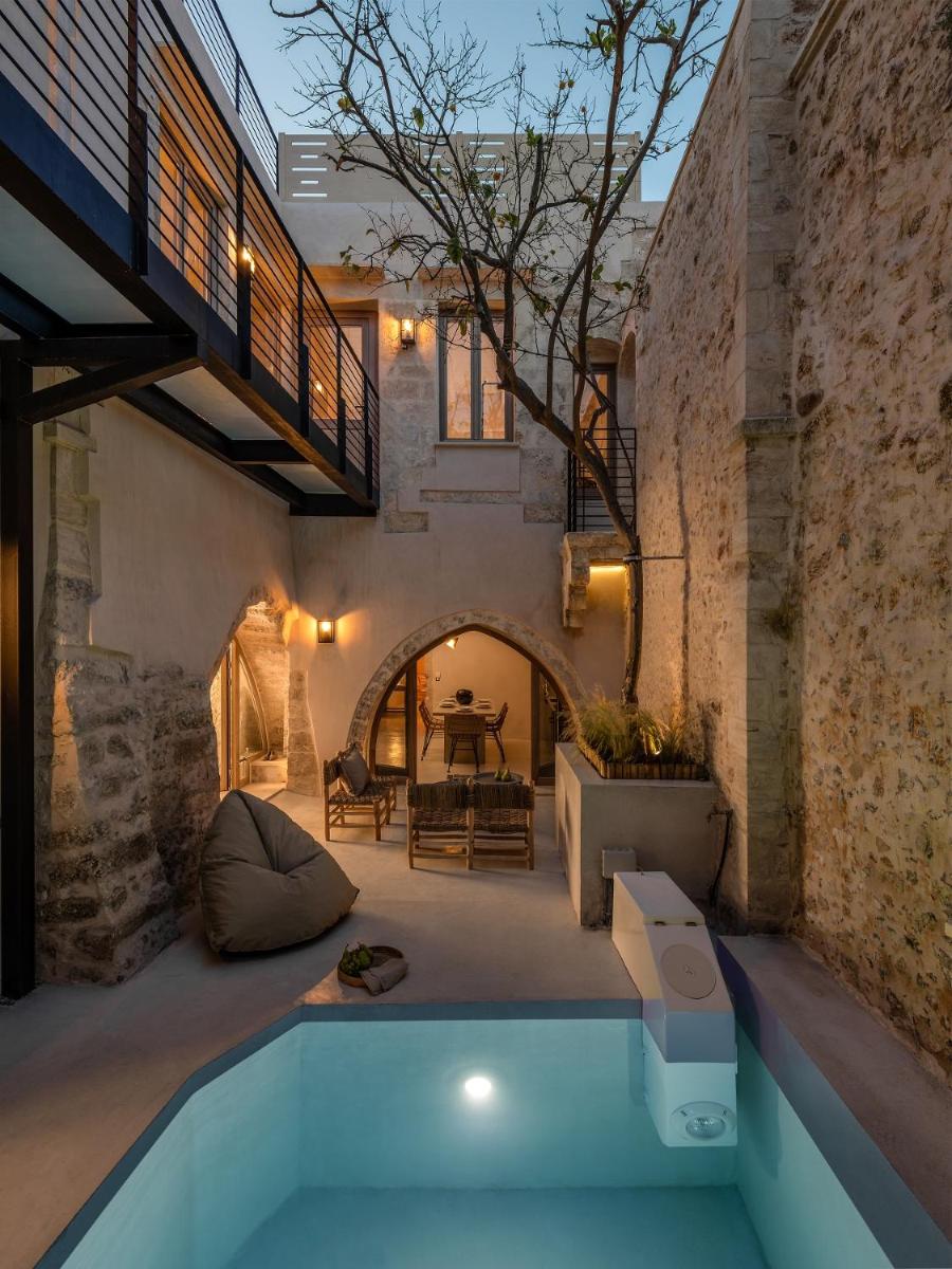 Sutor Chic Manor