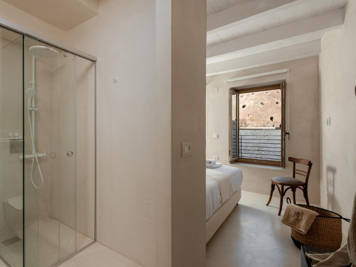 Sutor Chic Manor