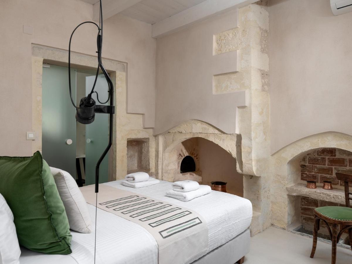 Sutor Chic Manor