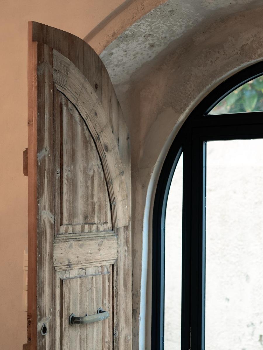 Sutor Chic Manor