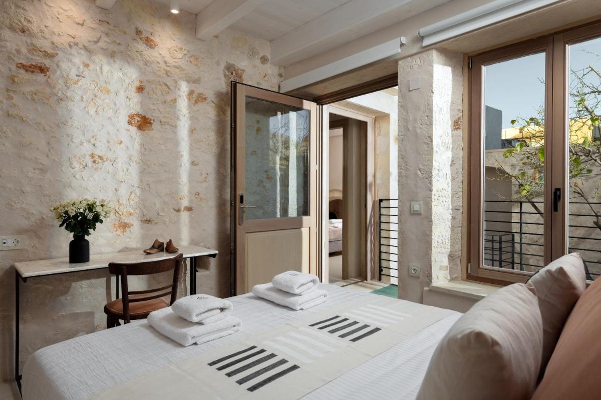 Sutor Chic Manor