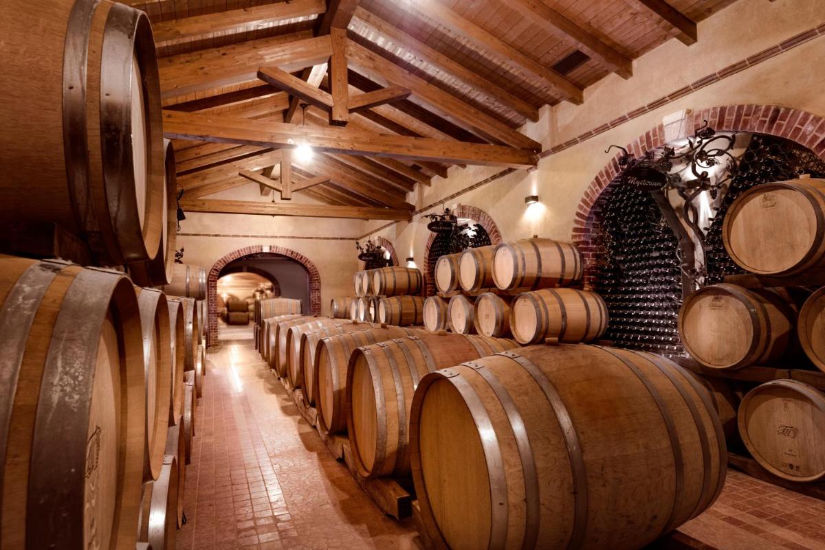 Tenuta Montemagno Relais & Wines