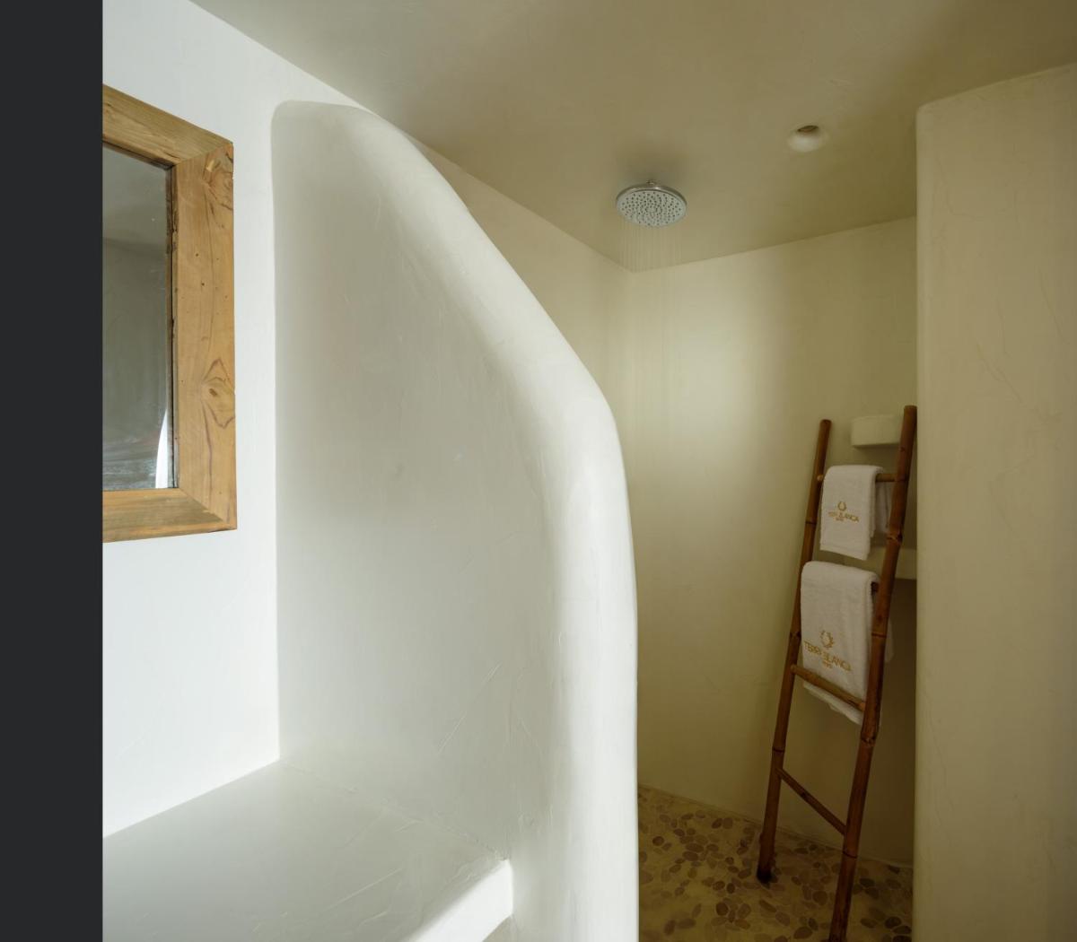 Terra Blanca Suites