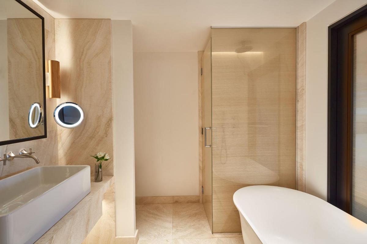 The Berkeley, Maybourne