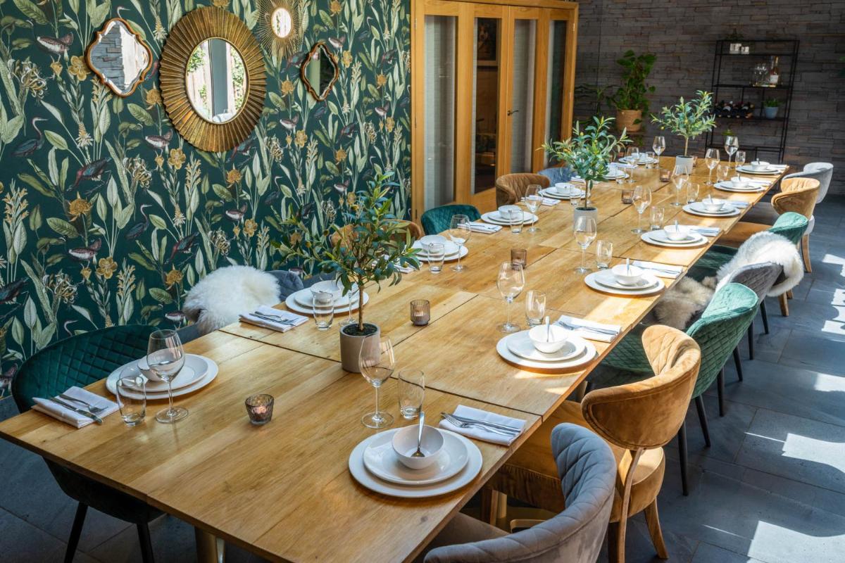 The Dewdrop Inn