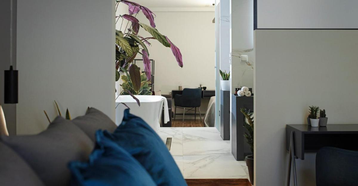 The Gem Society Hotel