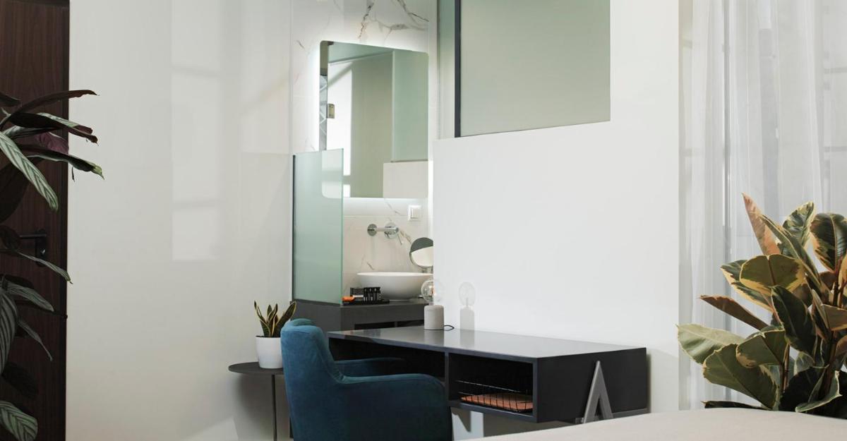 The Gem Society Hotel