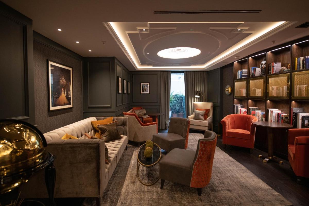 The Guardsman Hotel