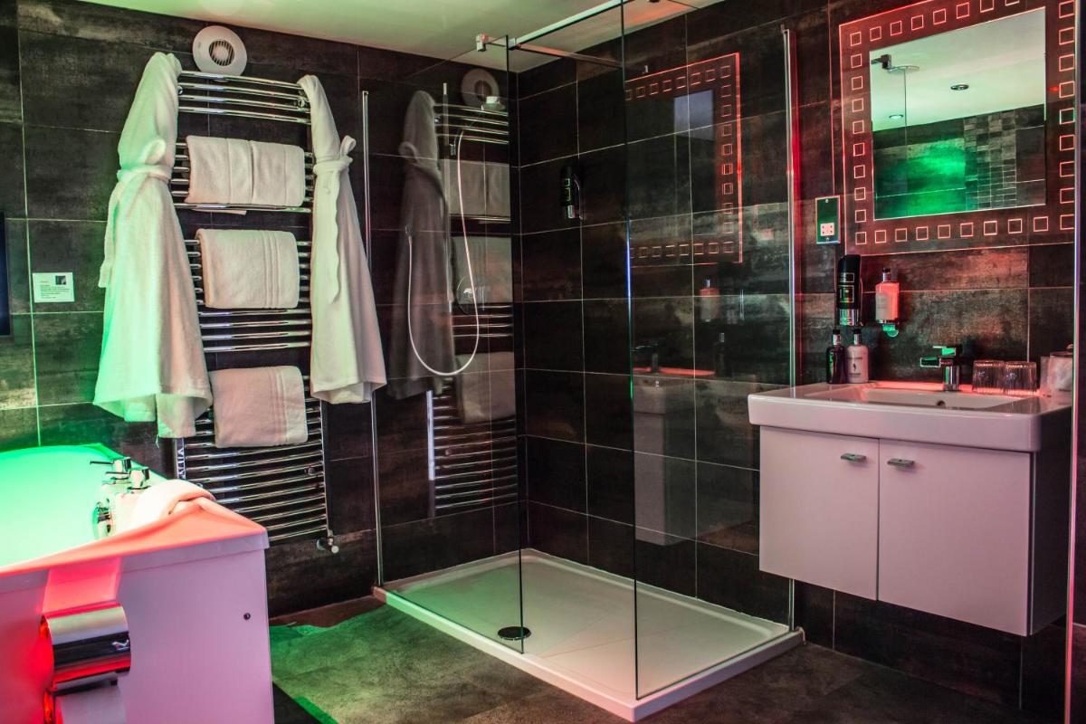 The Howbeck & The Retreat Central location, incl off-site Health Club and parking EV point available, GREAT DEALS ON