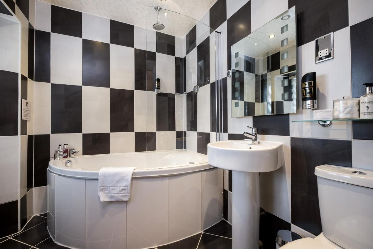 The Howbeck & The Retreat Central location, incl off-site Health Club and parking EV point available, GREAT DEALS ON