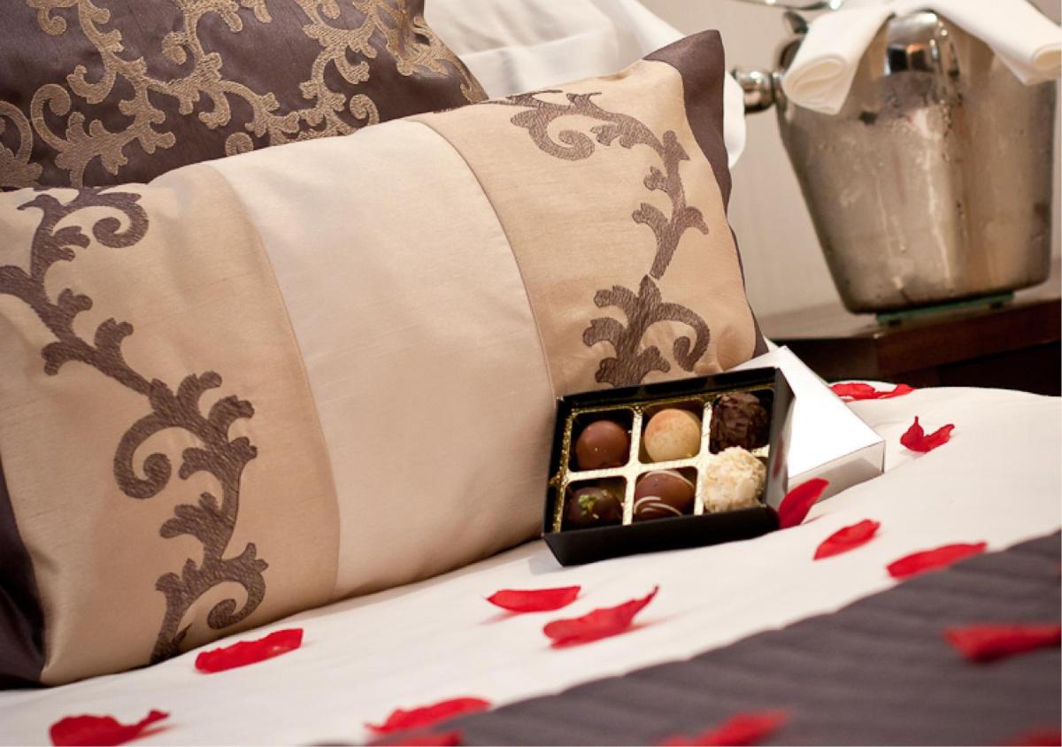 The Howbeck & The Retreat Central location, incl off-site Health Club and parking EV point available, GREAT DEALS ON