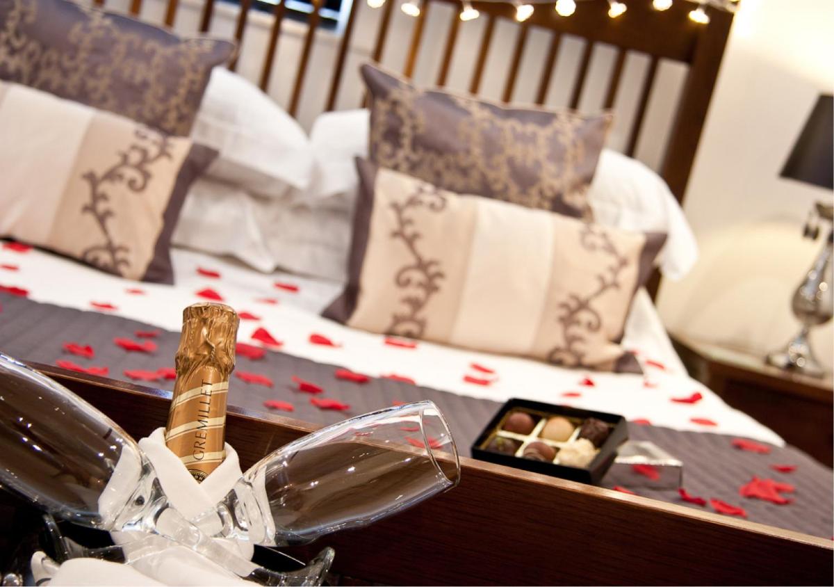 The Howbeck & The Retreat Central location, incl off-site Health Club and parking EV point available, GREAT DEALS ON