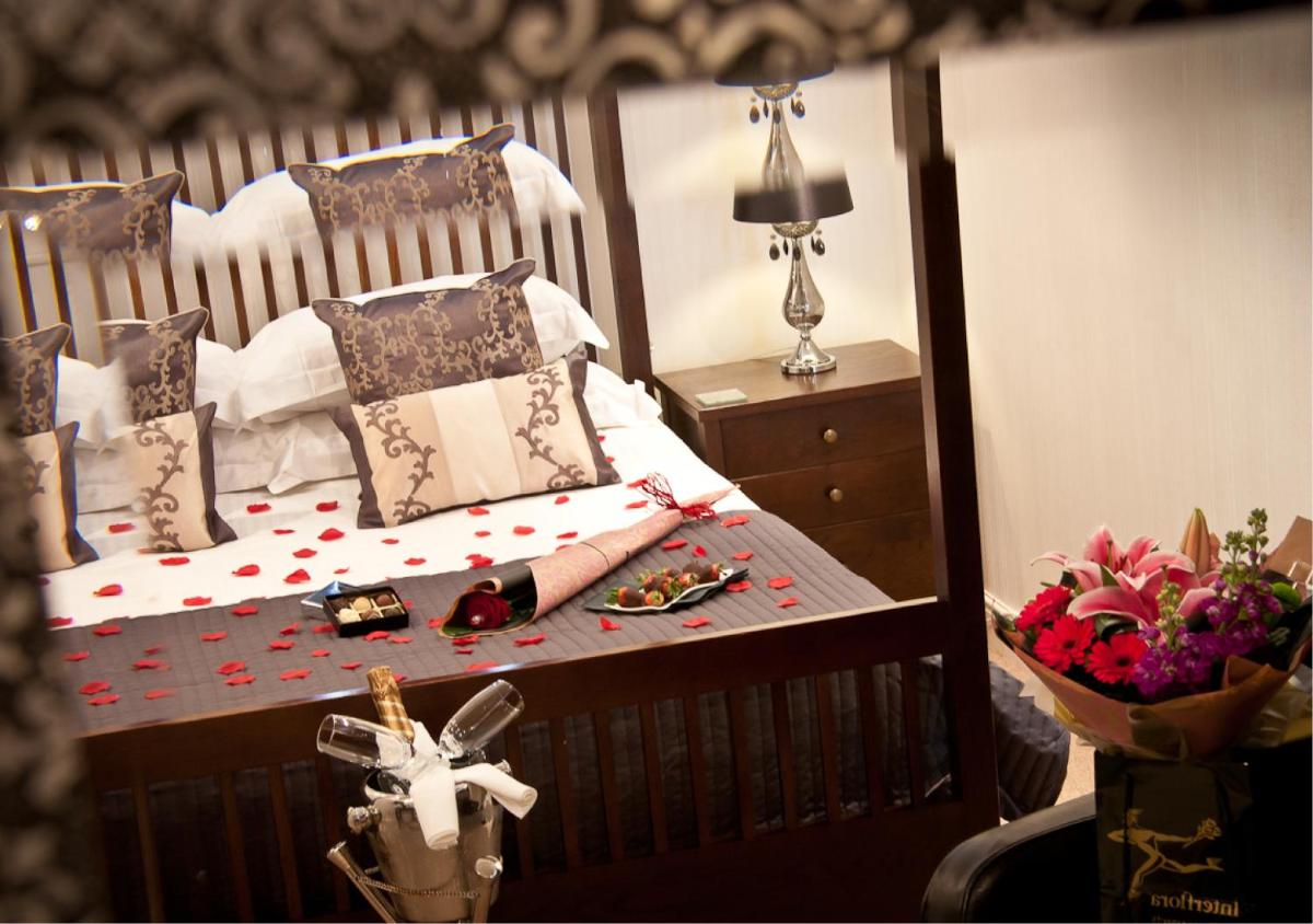 The Howbeck & The Retreat Central location, incl off-site Health Club and parking EV point available, GREAT DEALS ON