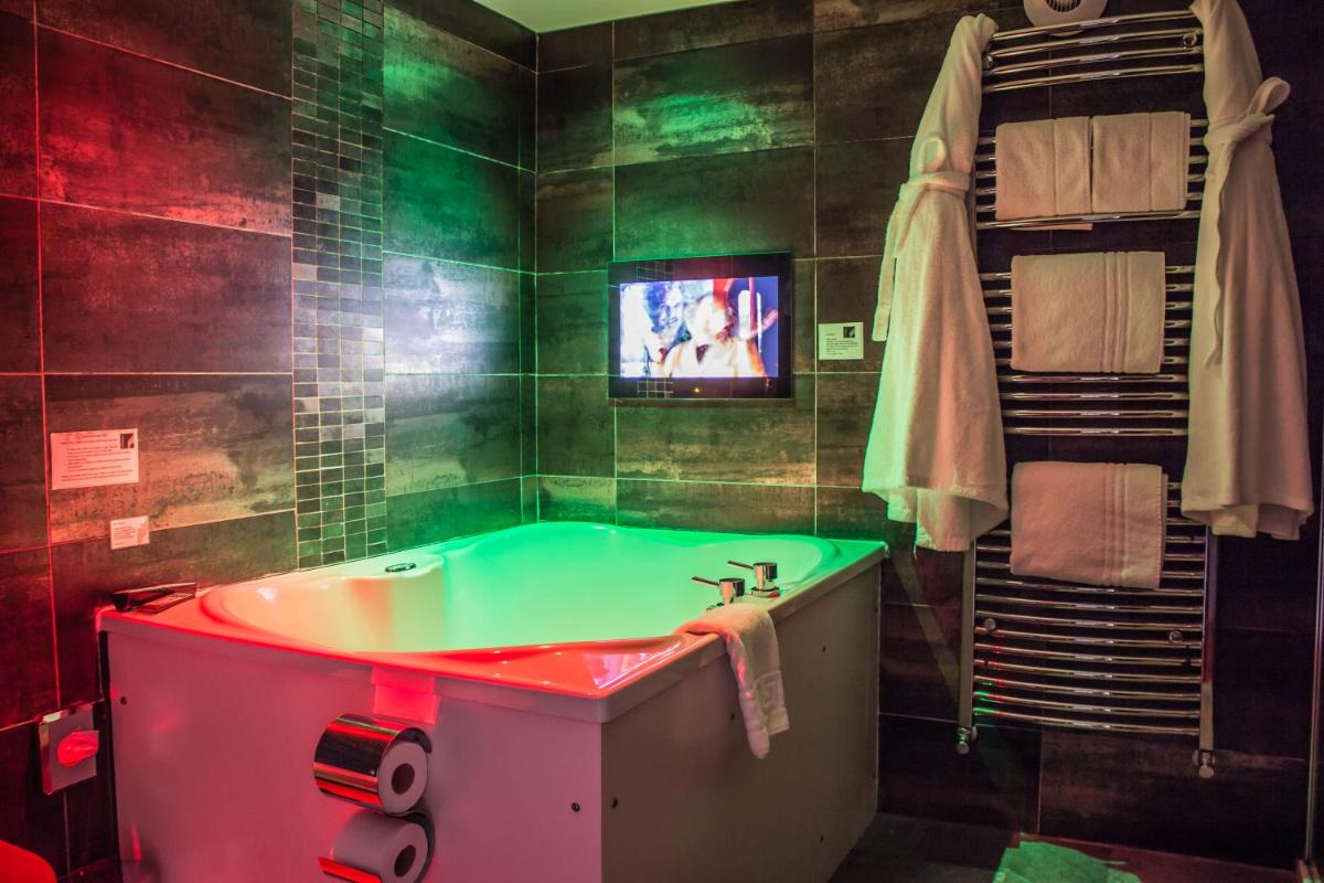 The Howbeck & The Retreat Central location, incl off-site Health Club and parking EV point available, GREAT DEALS ON