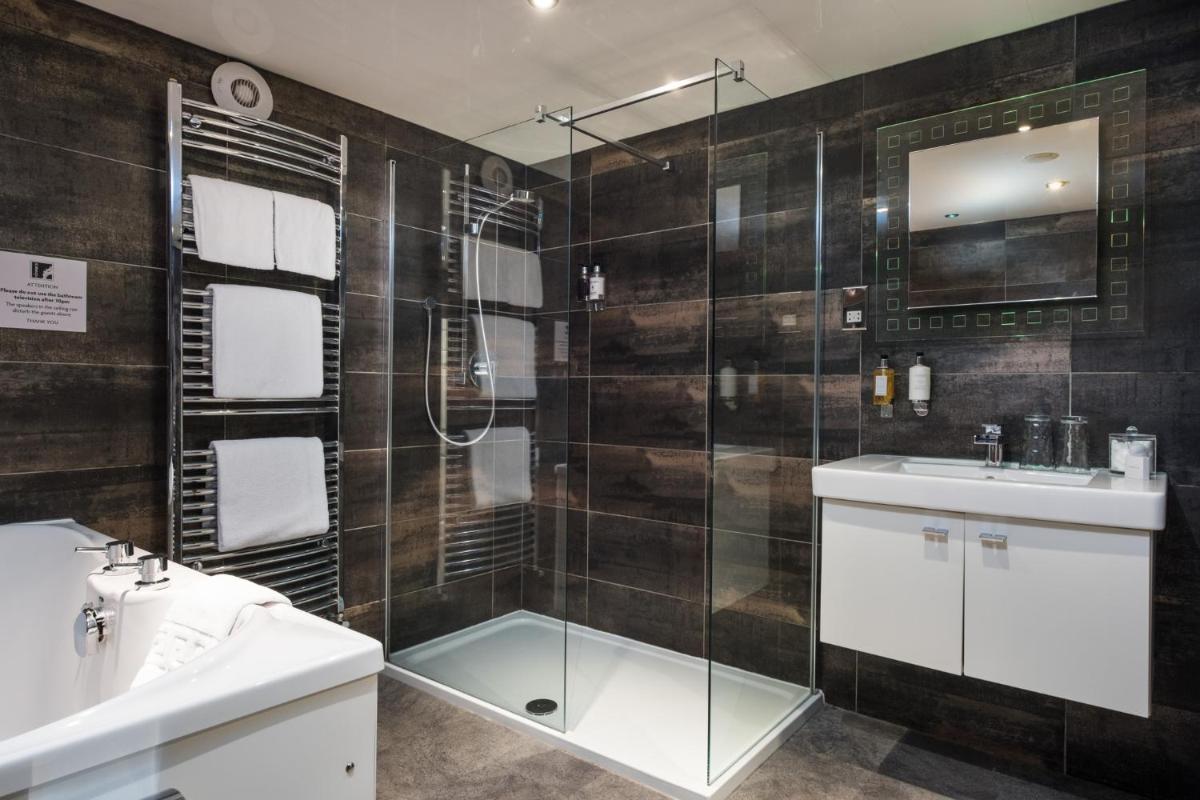 The Howbeck & The Retreat Central location, incl off-site Health Club and parking EV point available, GREAT DEALS ON