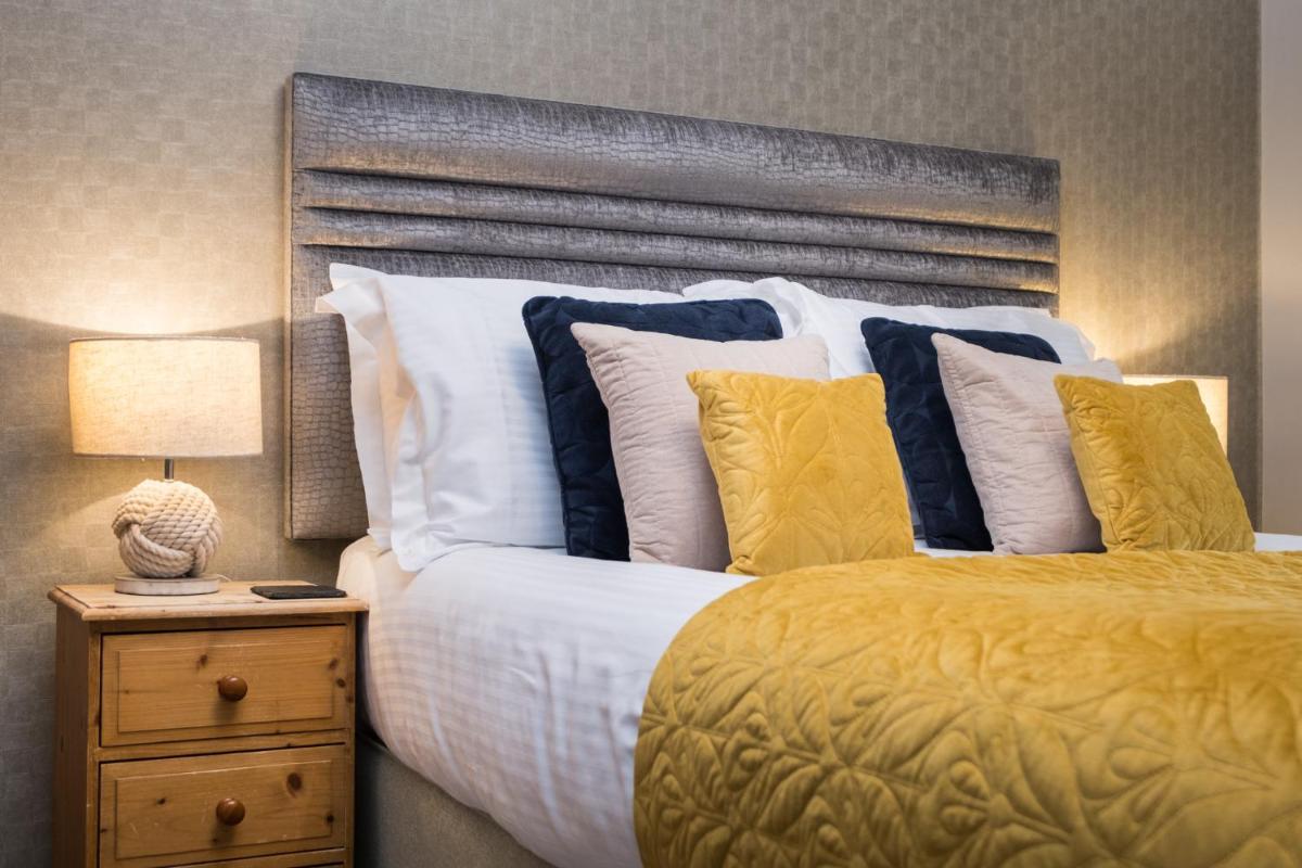 The Howbeck & The Retreat Central location, incl off-site Health Club and parking EV point available, GREAT DEALS ON