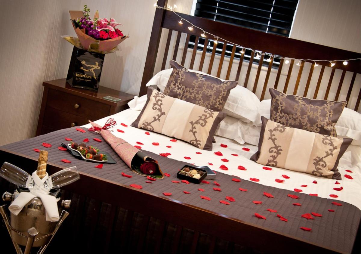 The Howbeck & The Retreat Central location, incl off-site Health Club and parking EV point available, GREAT DEALS ON