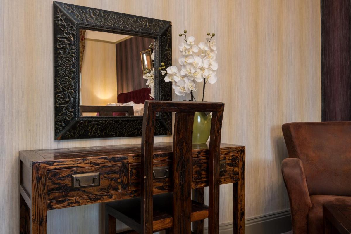 The Howbeck & The Retreat Central location, incl off-site Health Club and parking EV point available, GREAT DEALS ON