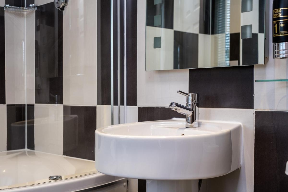 The Howbeck & The Retreat Central location, incl off-site Health Club and parking EV point available, GREAT DEALS ON