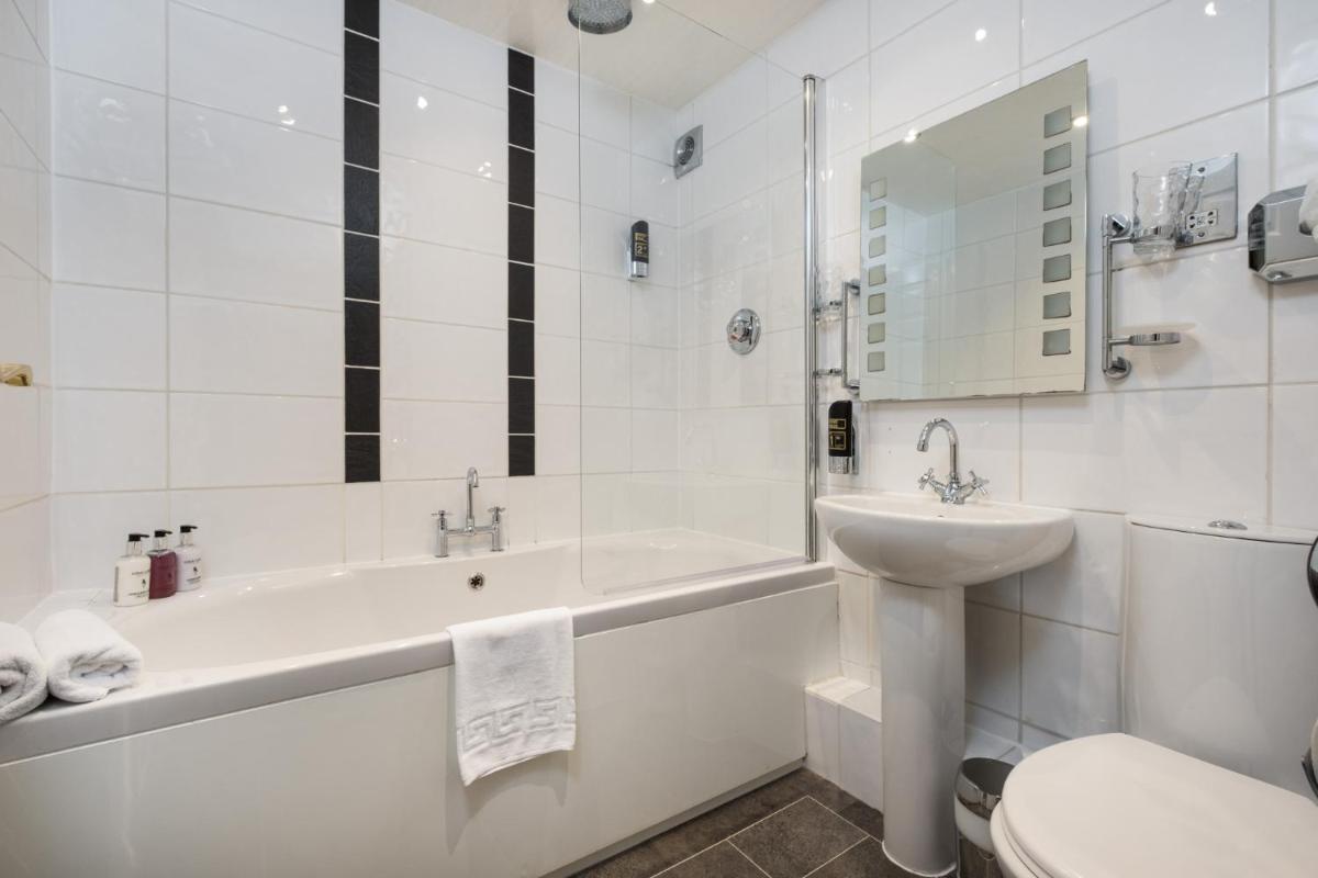 The Howbeck & The Retreat Central location, incl off-site Health Club and parking EV point available, GREAT DEALS ON