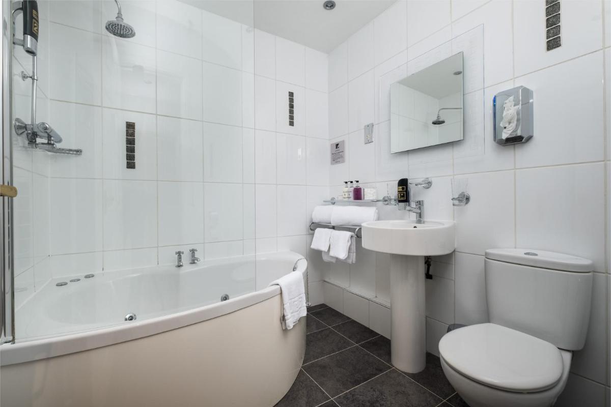 The Howbeck & The Retreat Central location, incl off-site Health Club and parking EV point available, GREAT DEALS ON