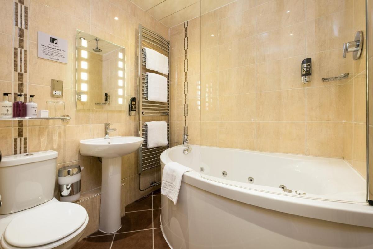 The Howbeck & The Retreat Central location, incl off-site Health Club and parking EV point available, GREAT DEALS ON