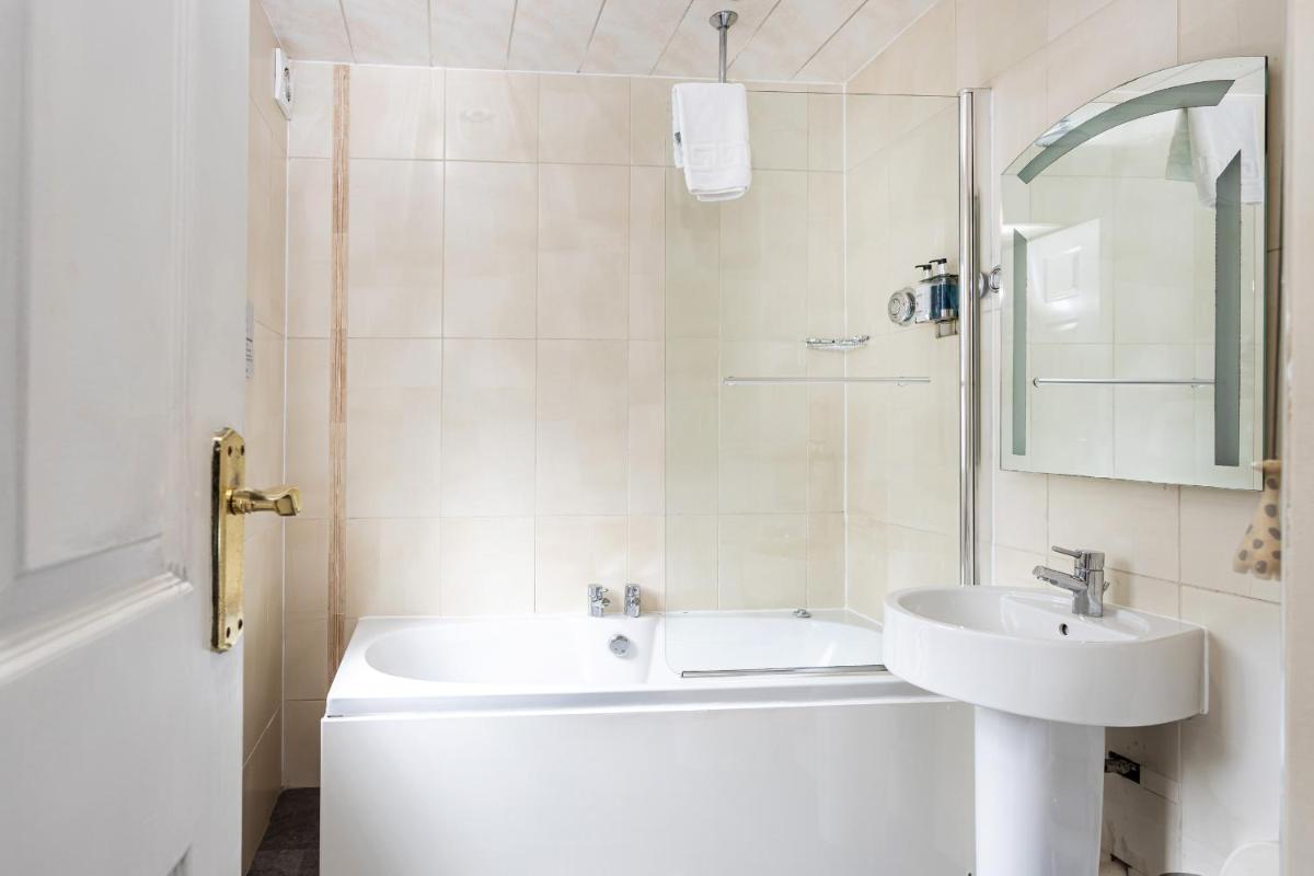 The Howbeck & The Retreat 5min to Lake, Restaurants & to the free Hydro Wellness Club