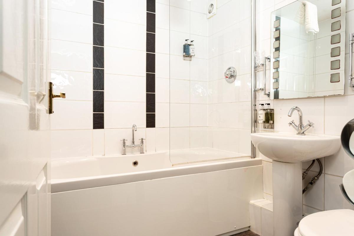 The Howbeck & The Retreat 5min to Lake, Restaurants & to the free Hydro Wellness Club
