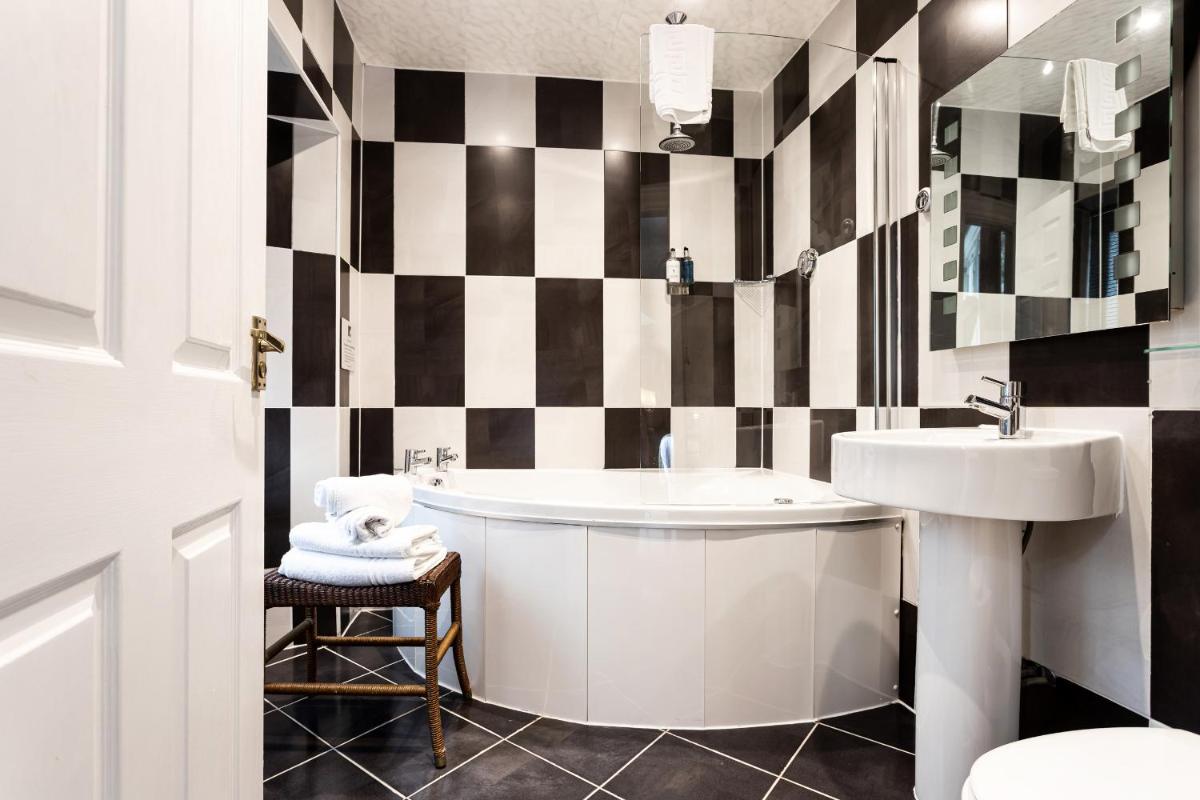 The Howbeck & The Retreat 5min to Lake, Restaurants & to the free Hydro Wellness Club
