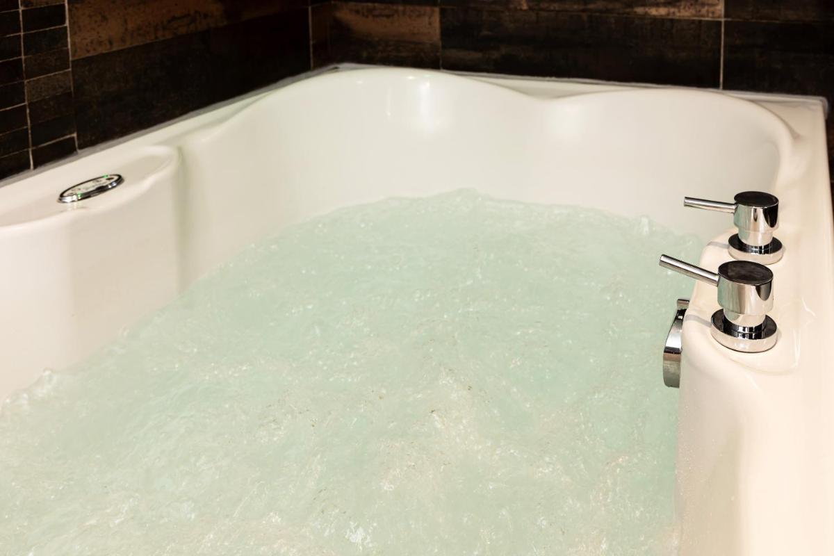 The Howbeck & The Retreat 5min to Lake, Restaurants & to the free Hydro Wellness Club