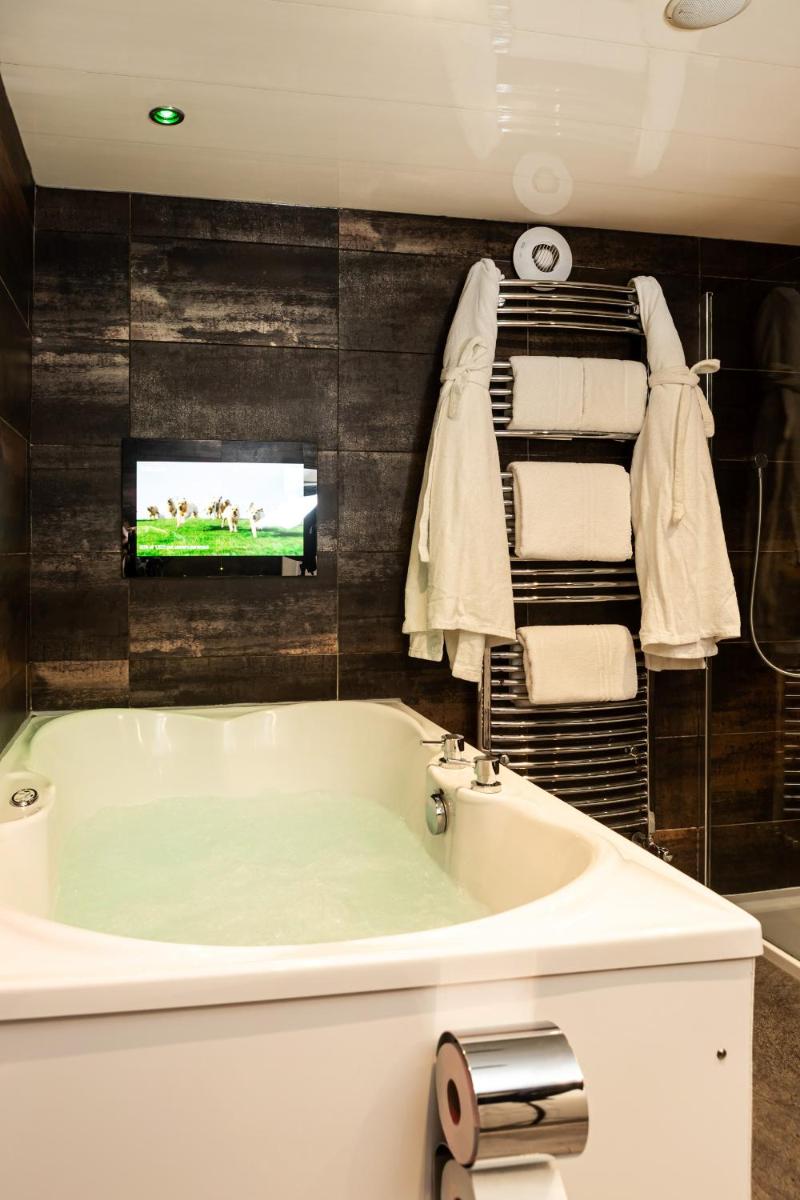 The Howbeck & The Retreat 5min to Lake, Restaurants & to the free Hydro Wellness Club