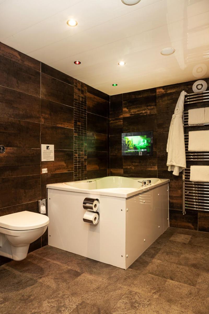 The Howbeck & The Retreat 5min to Lake, Restaurants & to the free Hydro Wellness Club