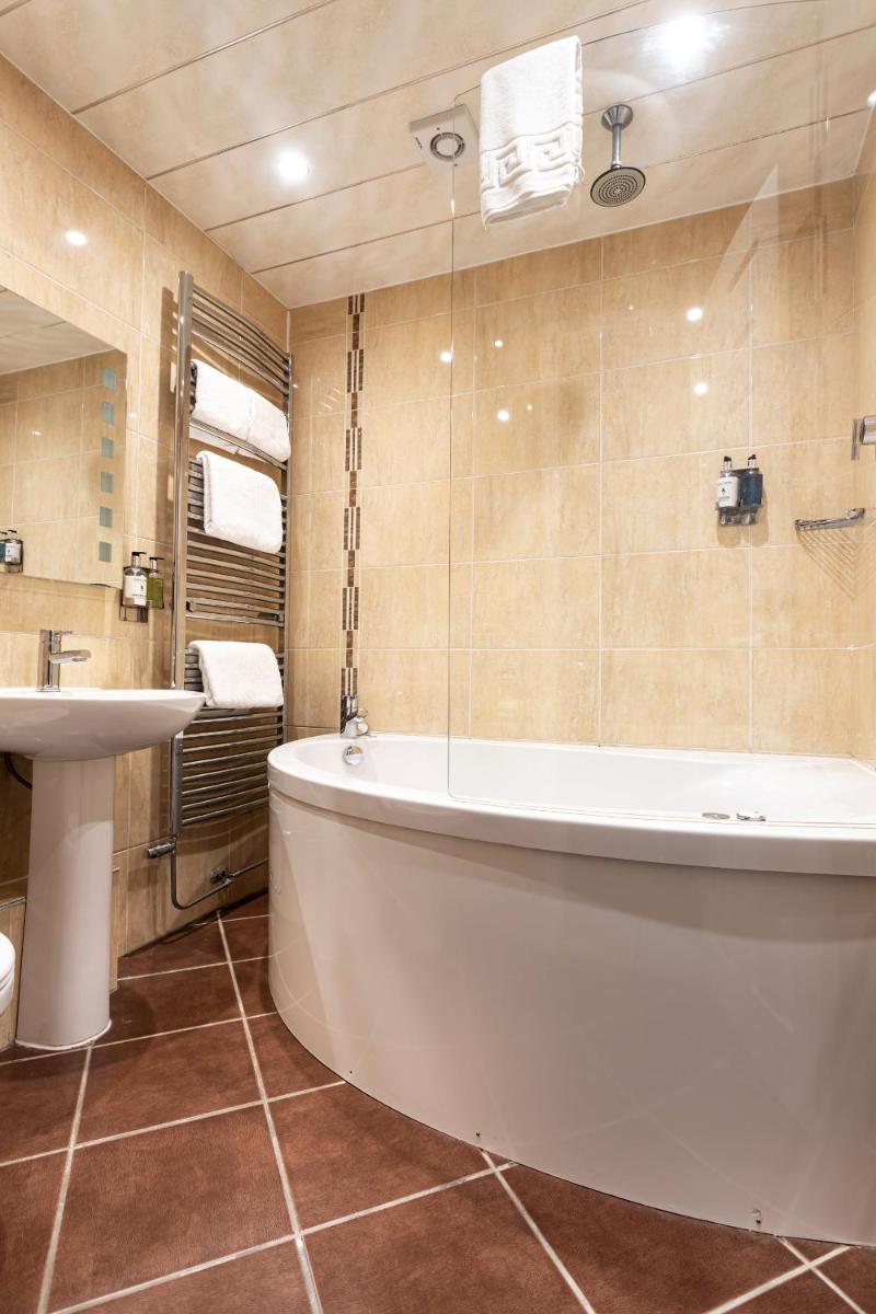 The Howbeck & The Retreat 5min to Lake, Restaurants & to the free Hydro Wellness Club