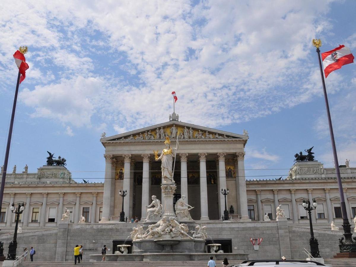 The Levante Rathaus Apartments