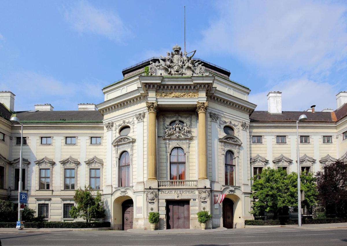 The Levante Rathaus Apartments