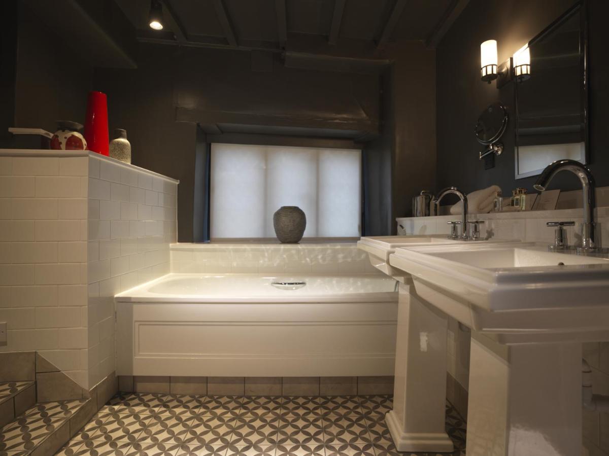 The Lygon Arms - an Iconic Luxury Hotel