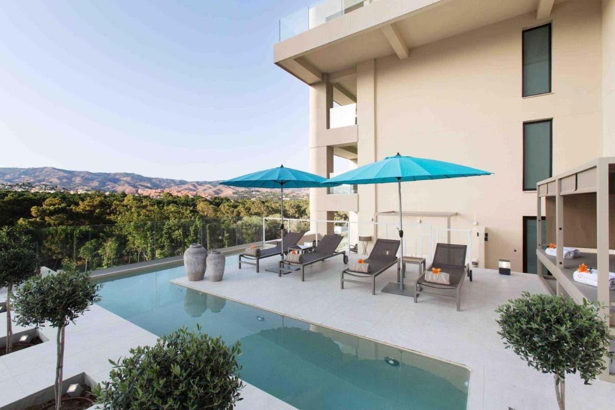 Deluxe Villas by Don Carlos Resort