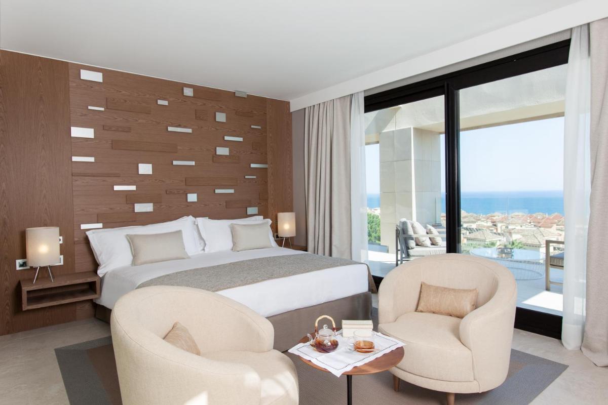 Deluxe Villas by Don Carlos Resort