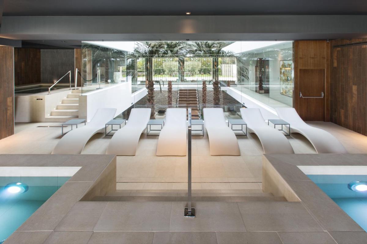 Deluxe Villas by Don Carlos Resort