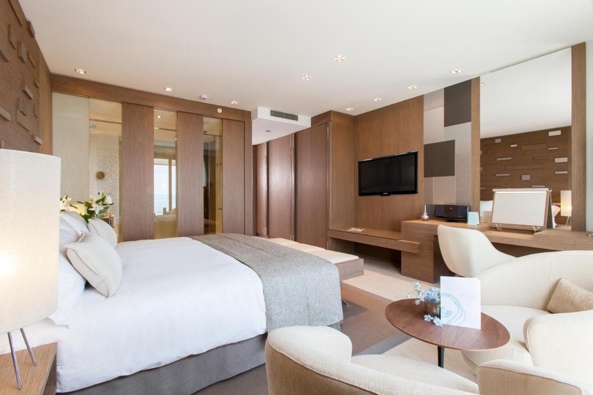 Deluxe Villas by Don Carlos Resort