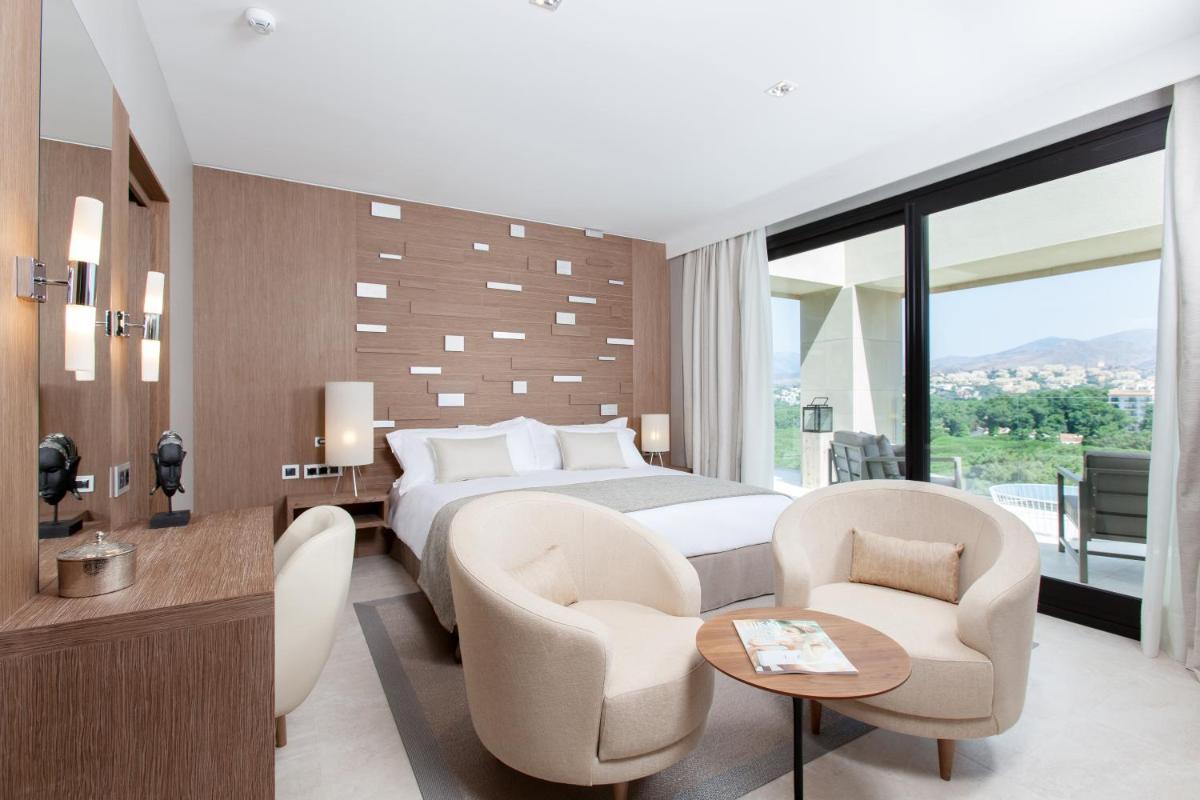 Deluxe Villas by Don Carlos Resort