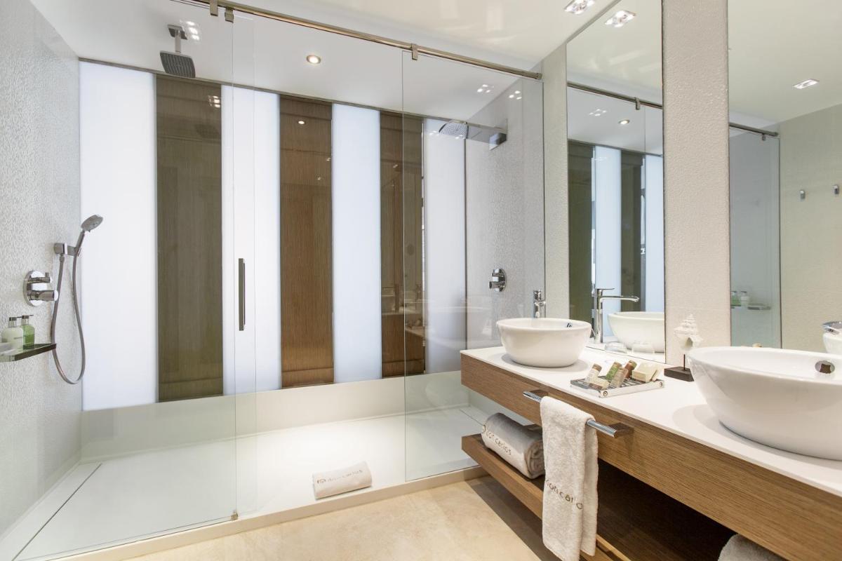 Deluxe Villas by Don Carlos Resort