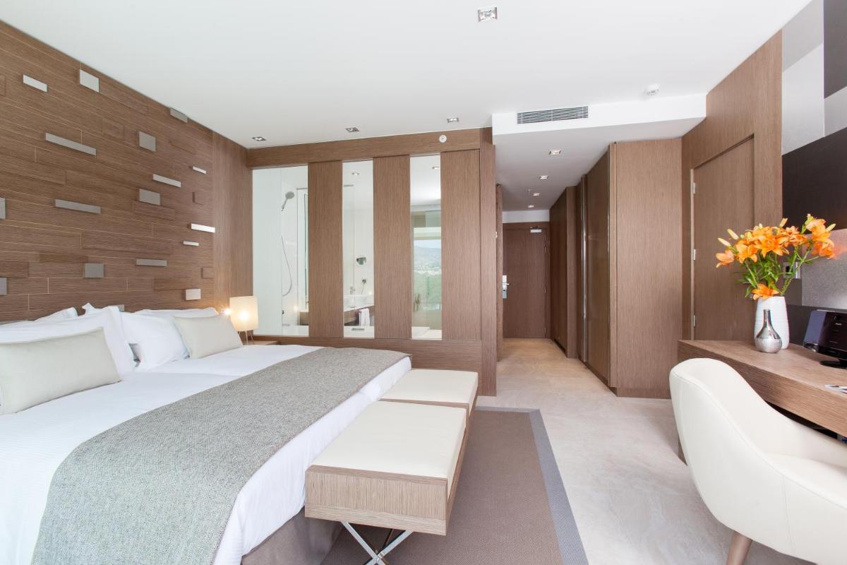 Deluxe Villas by Don Carlos Resort