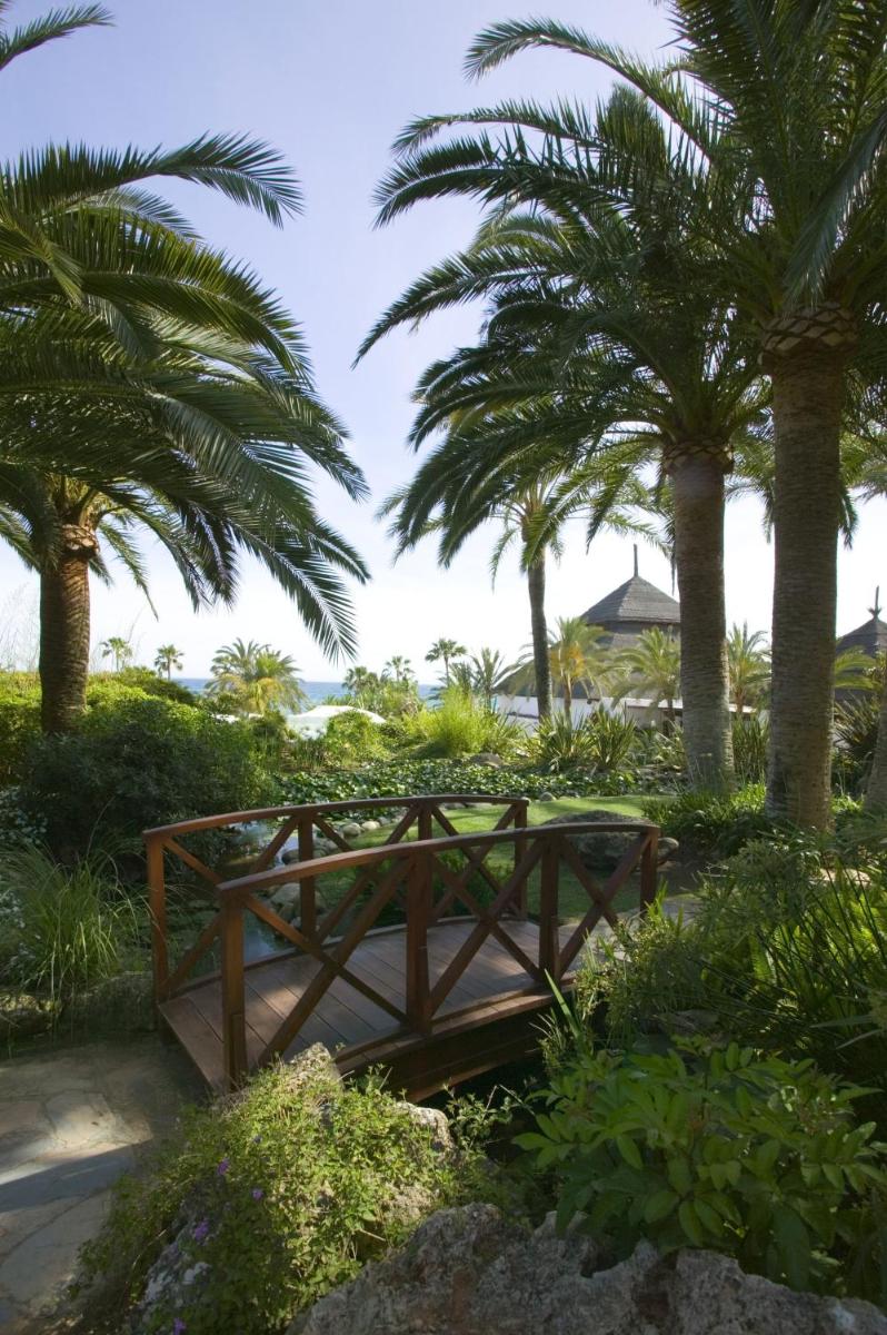 Deluxe Villas by Don Carlos Resort