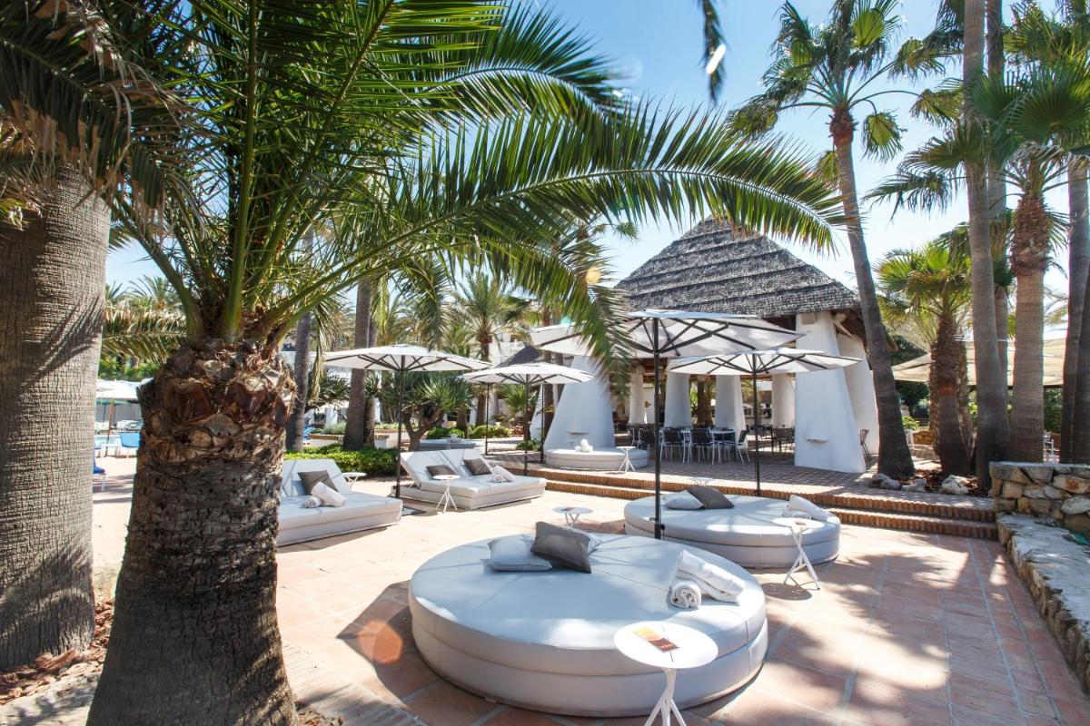 Deluxe Villas by Don Carlos Resort