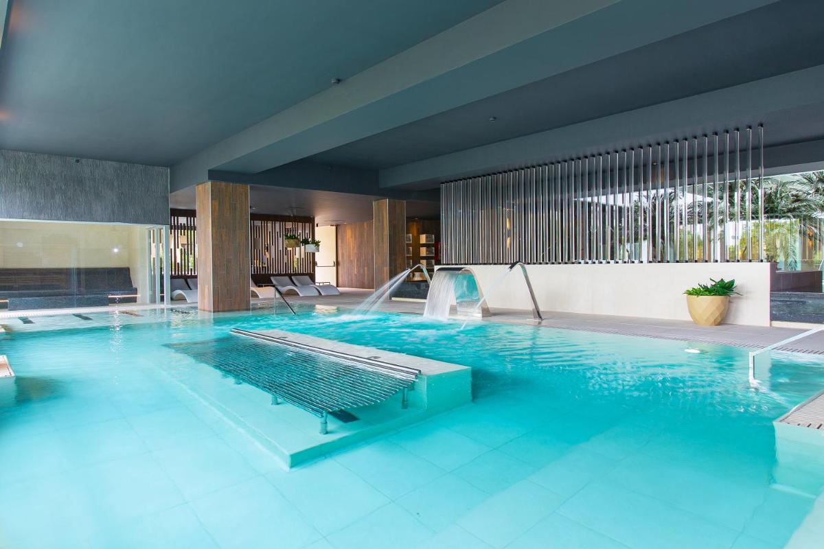 Deluxe Villas by Don Carlos Resort