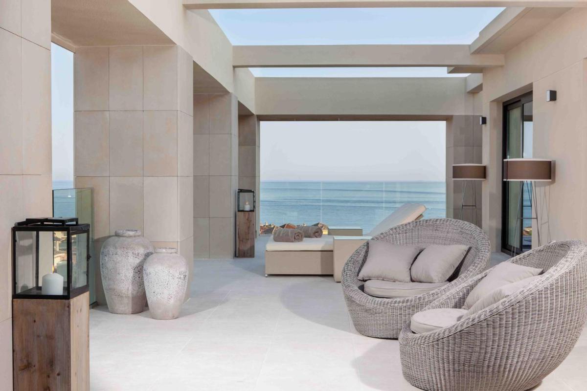 Deluxe Villas by Don Carlos Resort