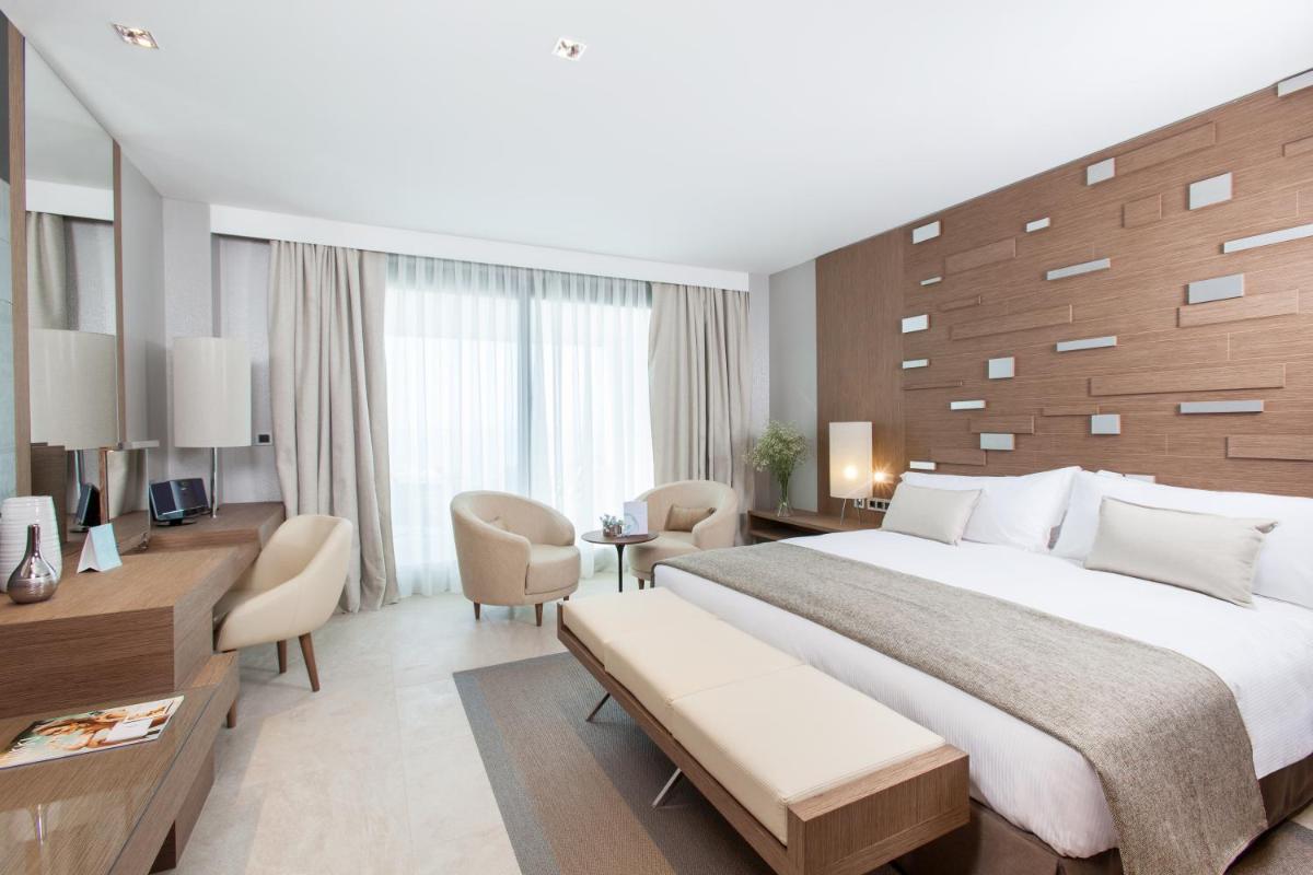 Deluxe Villas by Don Carlos Resort